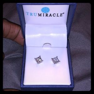 10k white gold 1/2 Cttw earrings